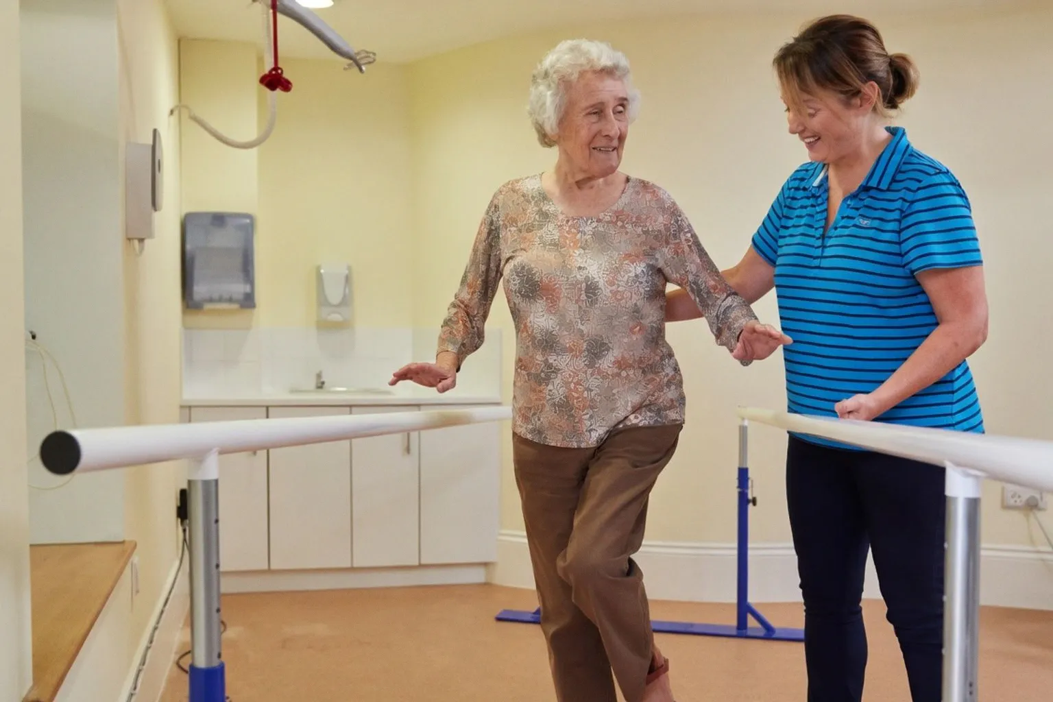 Sturzprävention durch Physiotherapie: Lehren aus dem britischen Modell für München